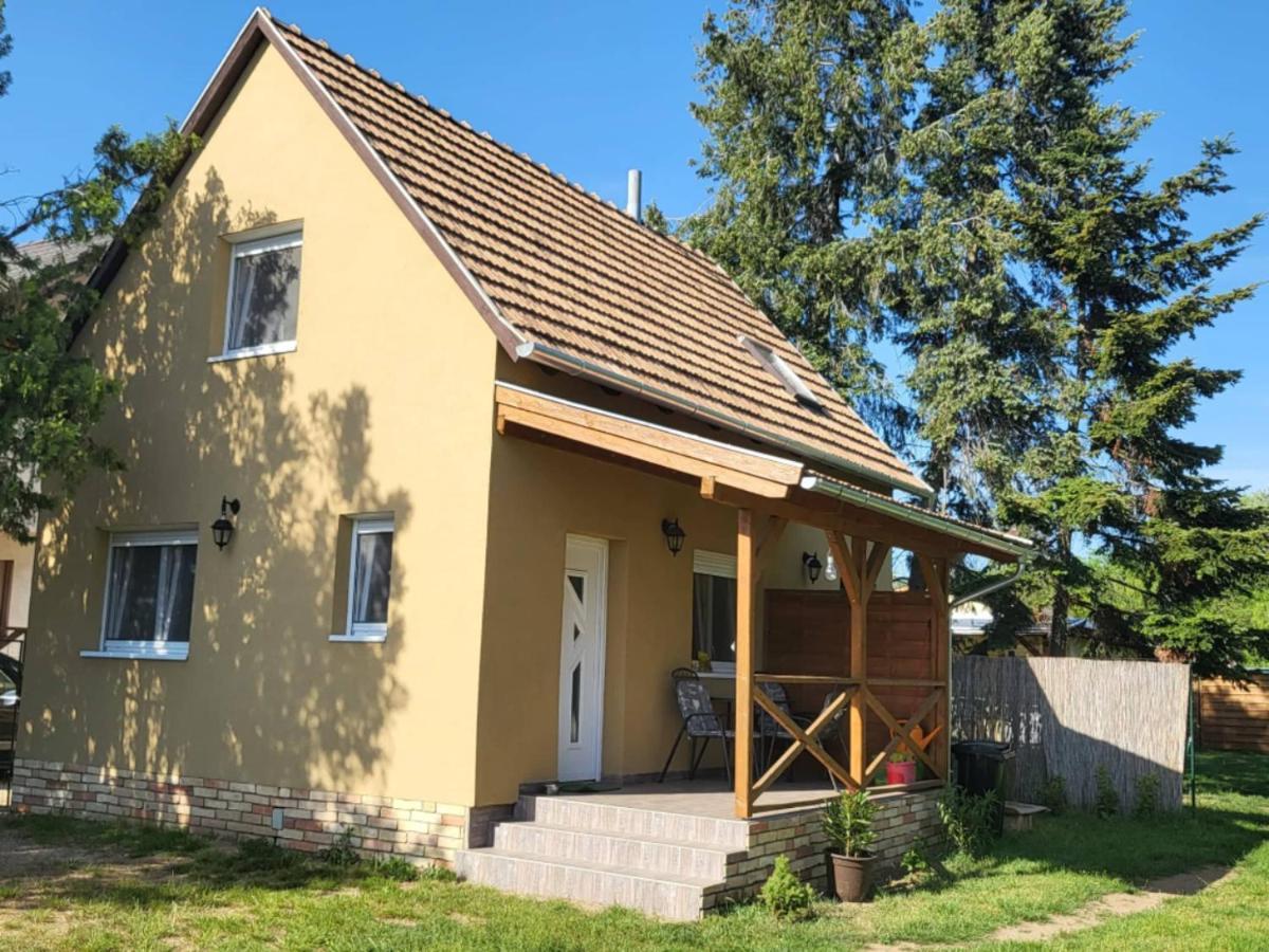 Forras Vendeghaz Appartement Tata Buitenkant foto
