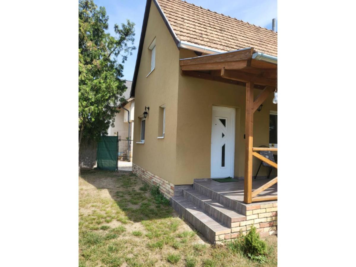 Forras Vendeghaz Appartement Tata Buitenkant foto