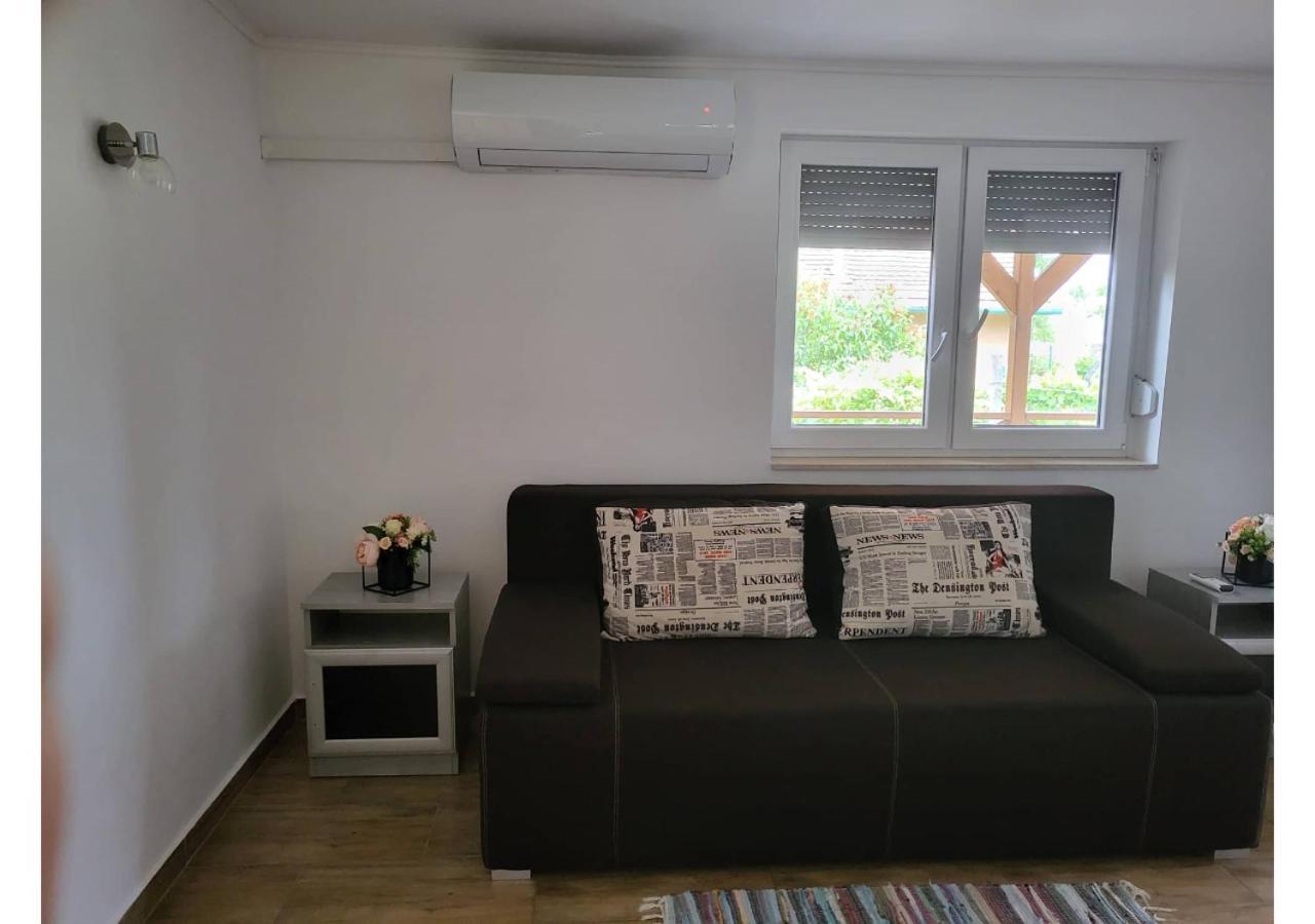 Forras Vendeghaz Appartement Tata Buitenkant foto