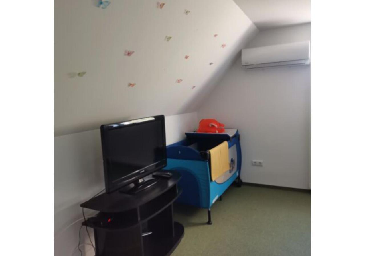 Forras Vendeghaz Appartement Tata Buitenkant foto