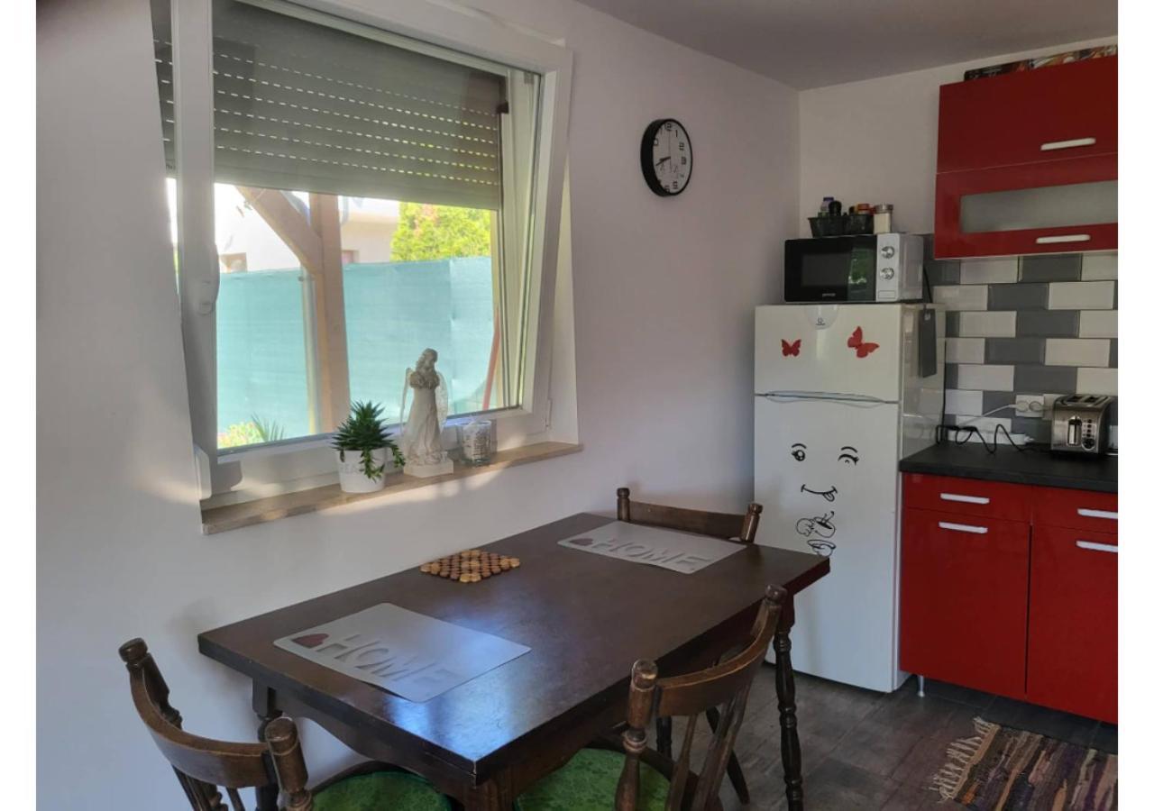 Forras Vendeghaz Appartement Tata Buitenkant foto