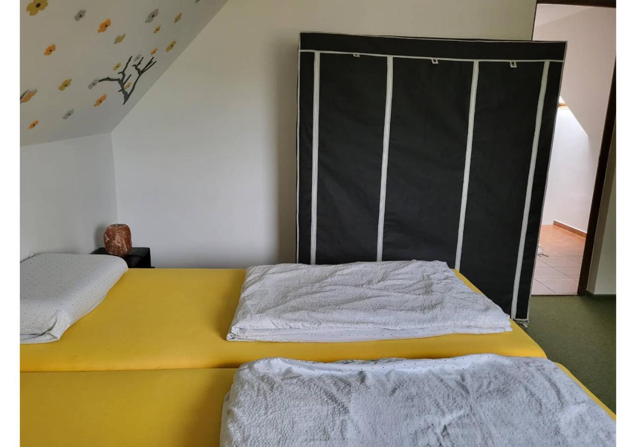 Forras Vendeghaz Appartement Tata Buitenkant foto
