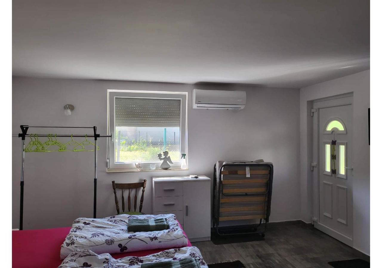 Forras Vendeghaz Appartement Tata Buitenkant foto