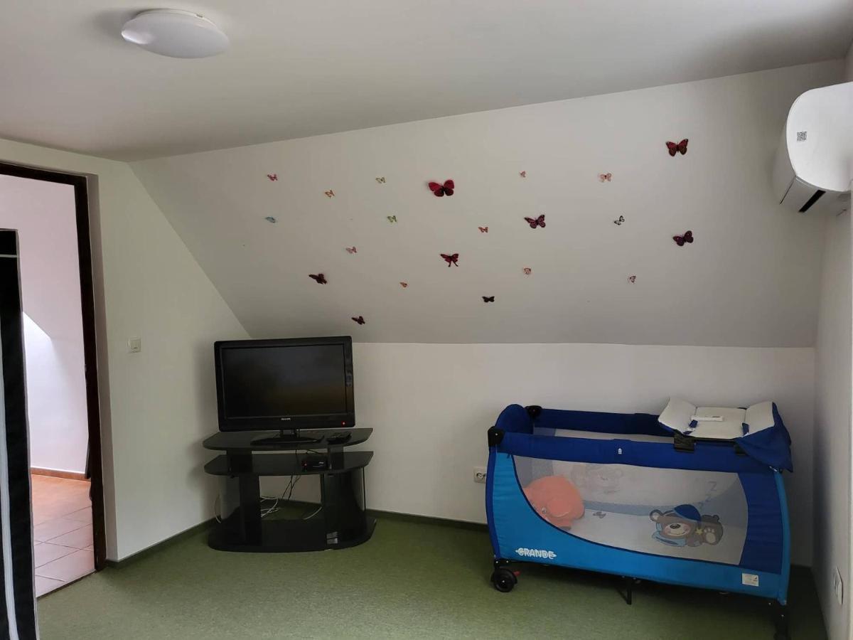 Forras Vendeghaz Appartement Tata Buitenkant foto