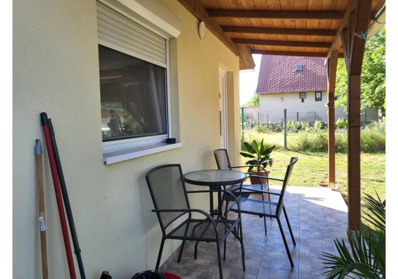 Forras Vendeghaz Appartement Tata Buitenkant foto