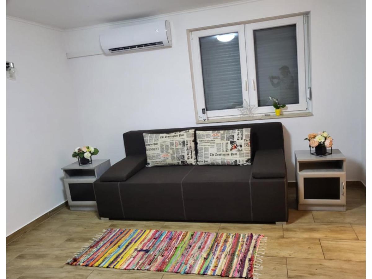Forras Vendeghaz Appartement Tata Buitenkant foto