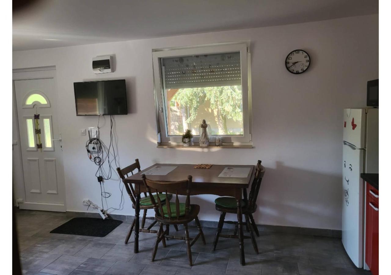 Forras Vendeghaz Appartement Tata Buitenkant foto